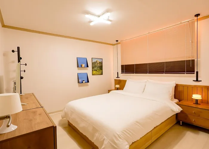 Appartement Gangnam, 3 Mins Nonhyeon Station, Hongdae, Itaewon, Garosu-gil, Coex, Seongsu, Gangnam Plastic Surgery *